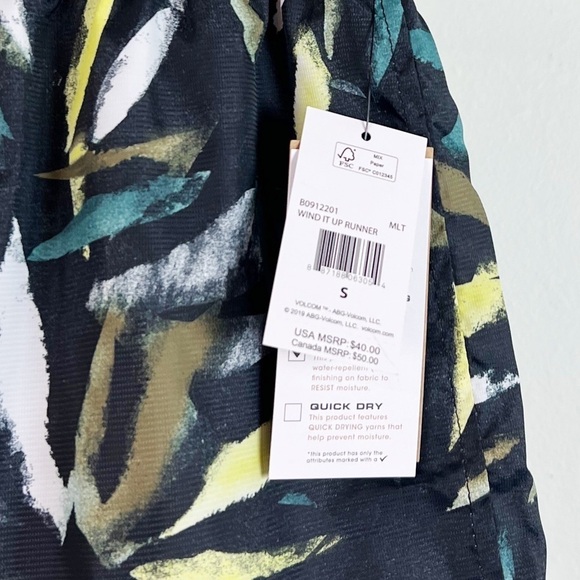 NWT Volcom Wind It Up Womens Runner Shorts in Black Combo - Picture 5 of 8